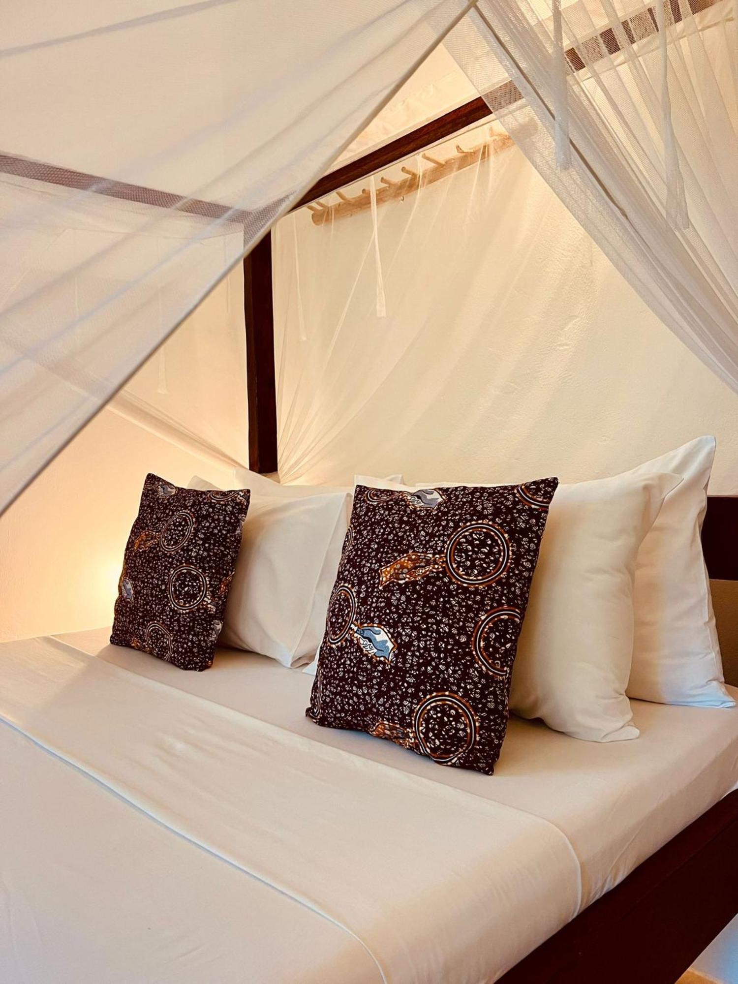 Helwas Zanzibar Beach Hotel Бвейю Екстер'єр фото
