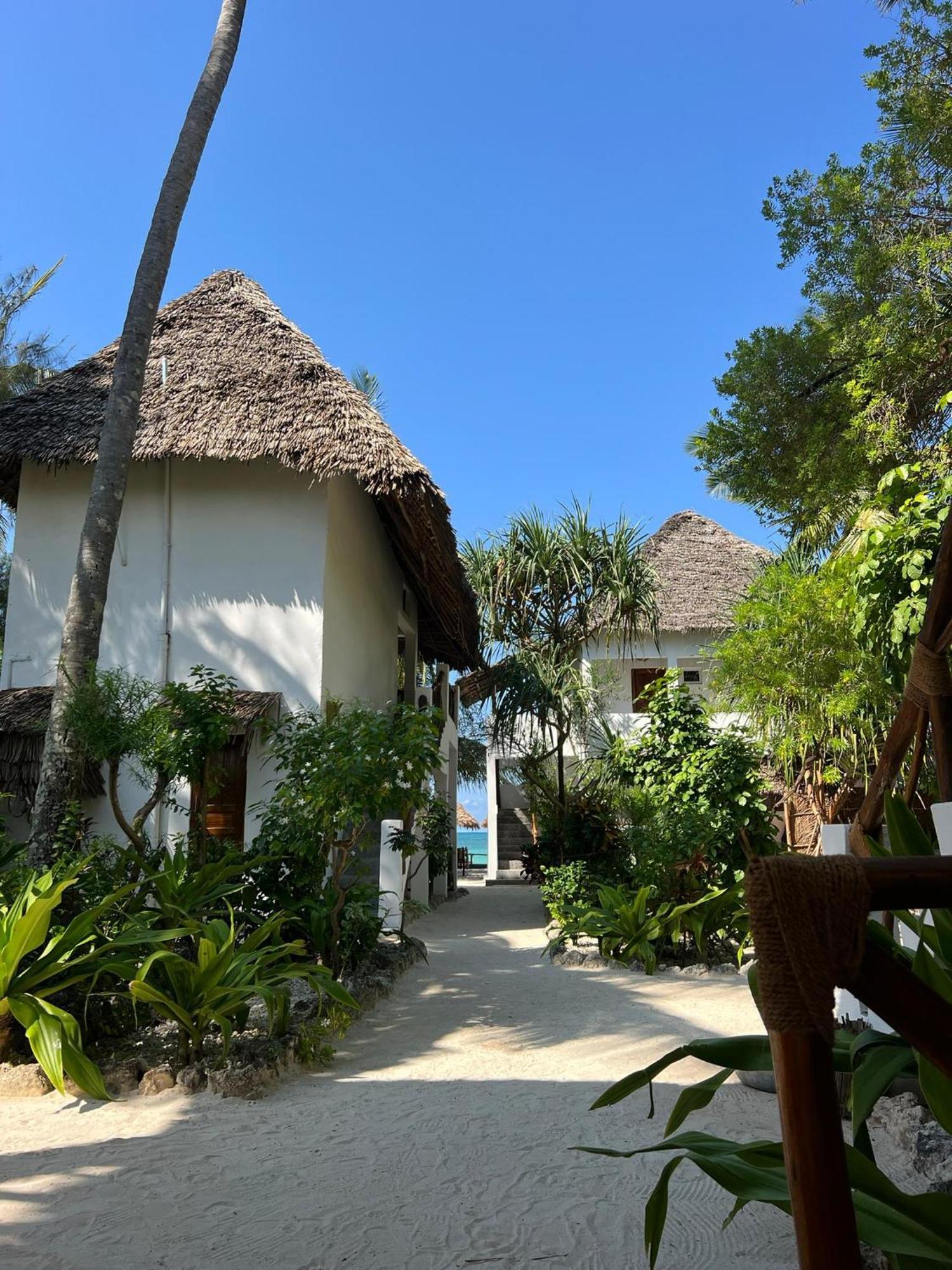 Helwas Zanzibar Beach Hotel Бвейю Екстер'єр фото