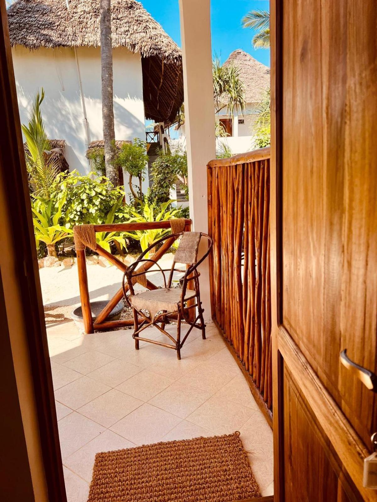 Helwas Zanzibar Beach Hotel Бвейю Екстер'єр фото