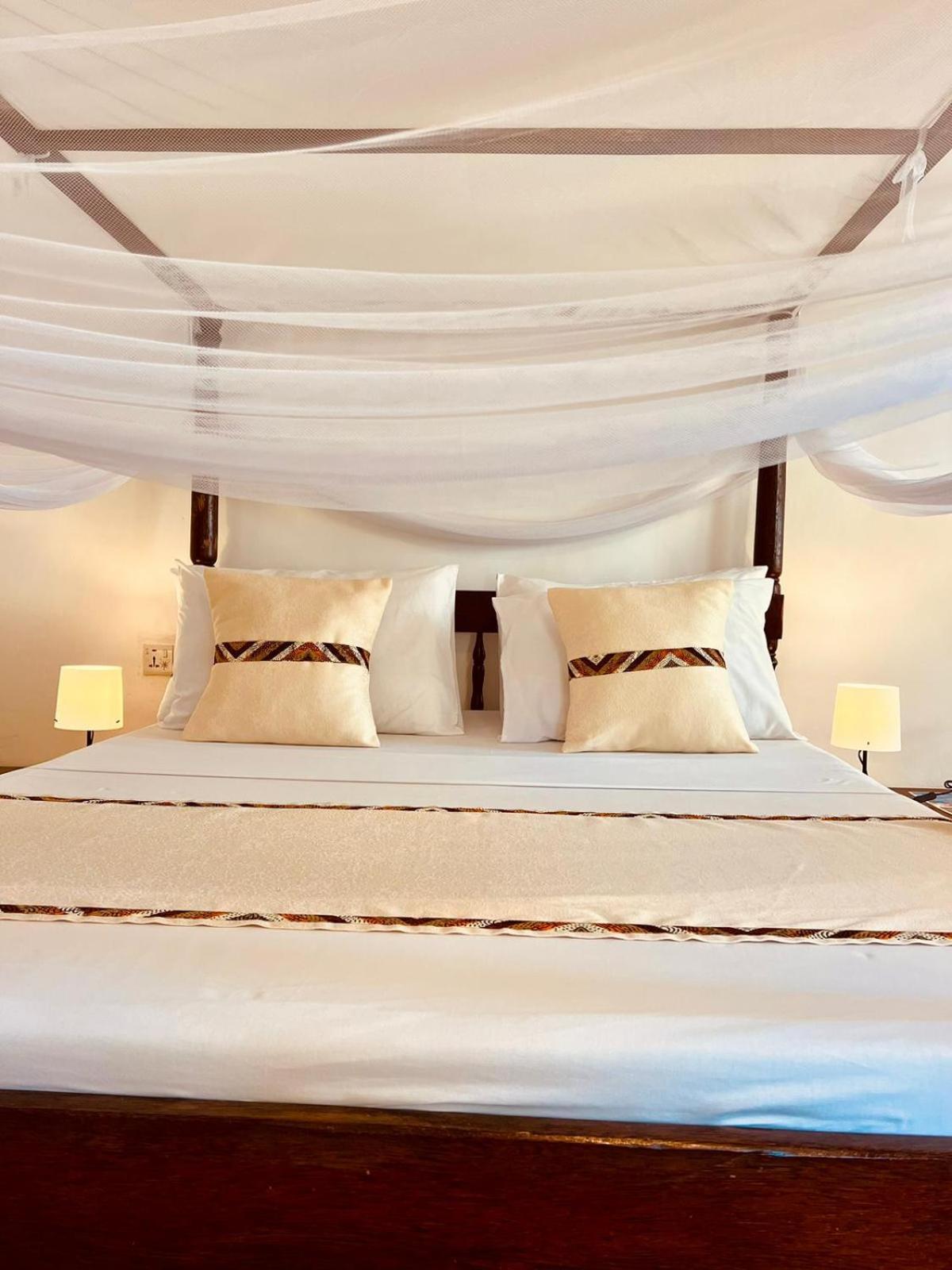 Helwas Zanzibar Beach Hotel Бвейю Екстер'єр фото