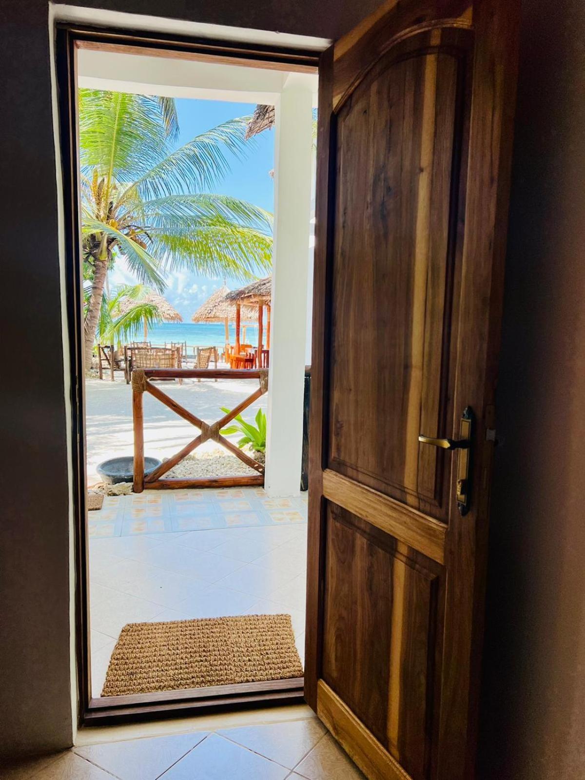 Helwas Zanzibar Beach Hotel Бвейю Екстер'єр фото