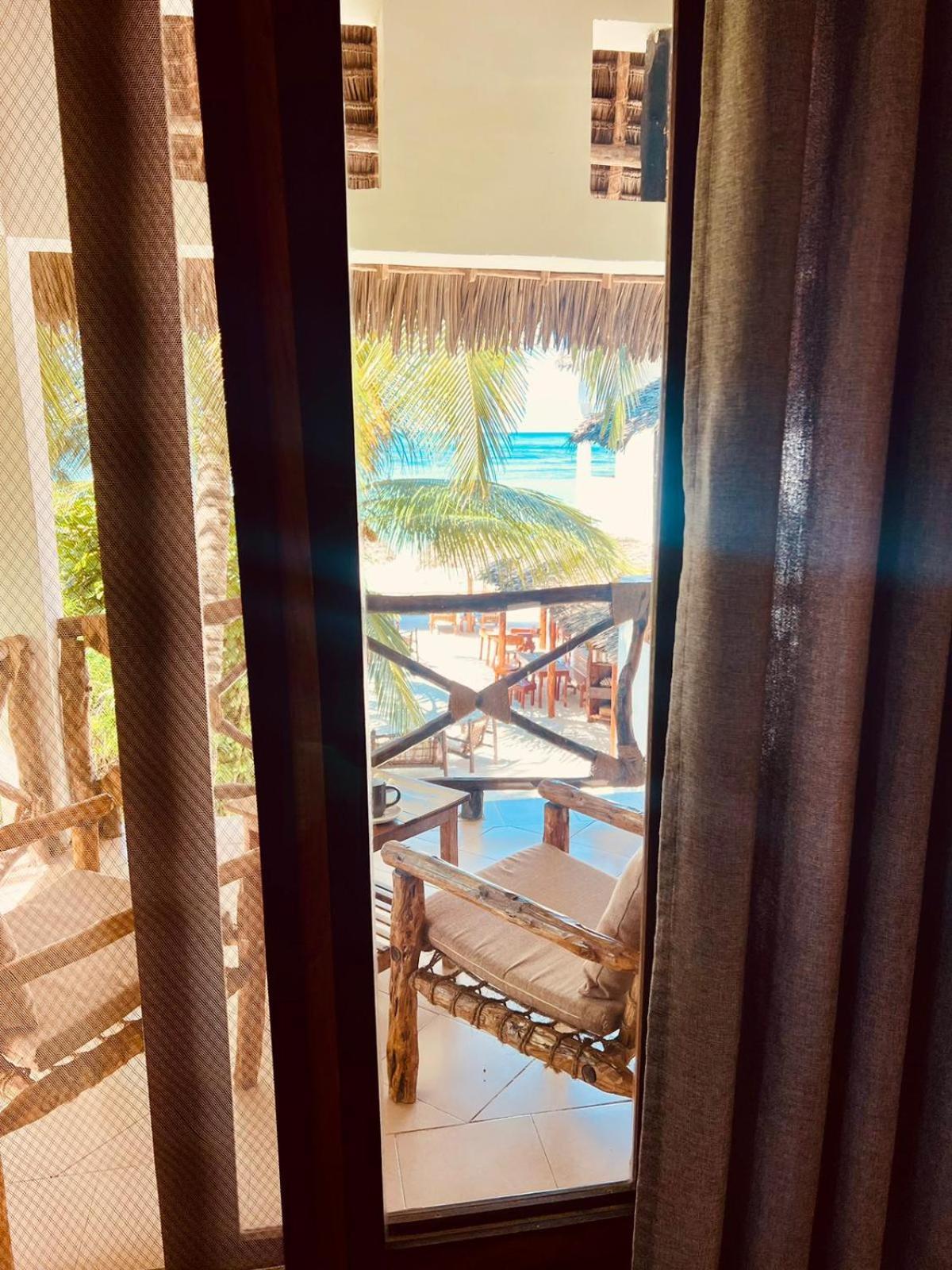 Helwas Zanzibar Beach Hotel Бвейю Екстер'єр фото