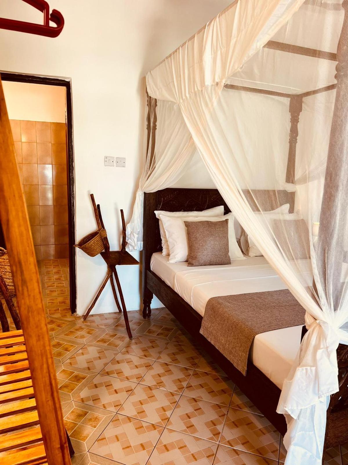 Helwas Zanzibar Beach Hotel Бвейю Екстер'єр фото
