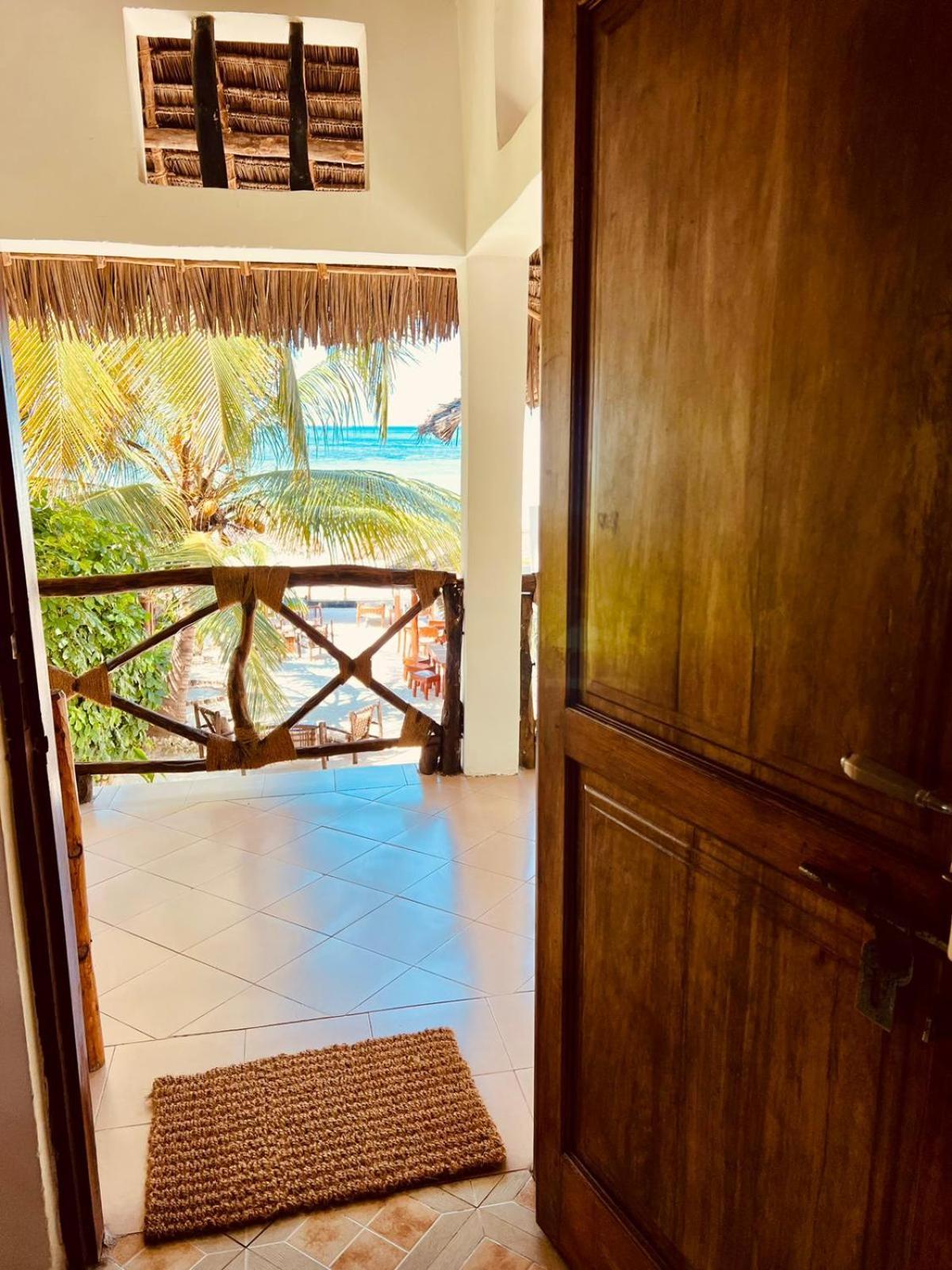 Helwas Zanzibar Beach Hotel Бвейю Екстер'єр фото
